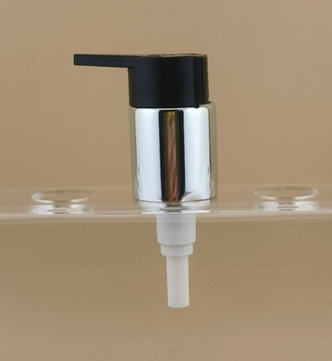 Bomba de crema negra y plateada K702-1 para botellas de cosméticos