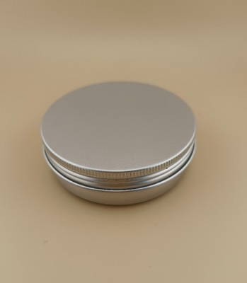 Gran caja de aluminio plateado con tapa de tornillo para cosméticos