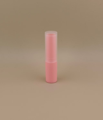 Embalaje de bálsamo labial rosa pequeño con tapa de costillas transparentes para lápiz labial