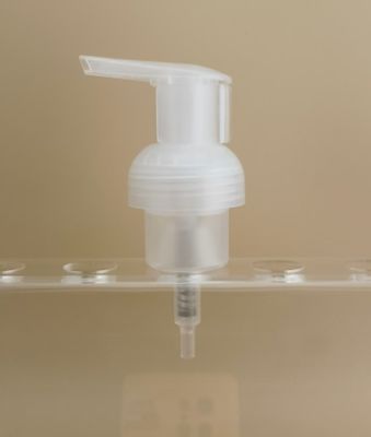 Diseño delicado bomba de espuma de plástico transparente para botellas de champú