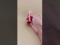 Embalaje de bálsamo labial rosa pequeño con tapa de costillas transparentes para lápiz labial