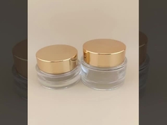 Tarro de crema de vidrio transparente con tapa dorada de rosca para loción femenina