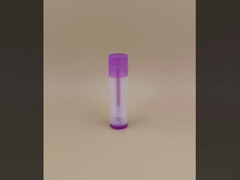 Embalaje pequeño de bálsamo labial liso y transparente con tapa púrpura para lápiz labial