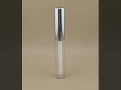Diseño delicado de envase transparente para bálsamo labial con tapa plateada para labiales