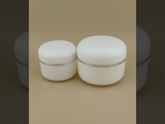 Jarrón de crema de plástico blanco de borde redondo con borde plateado para loción femenina