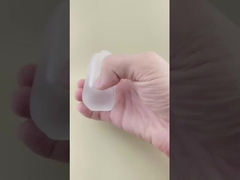 Botella de vidrio transparente con base gruesa y esquinas redondeadas para base de maquillaje