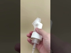 Diseño delicado de plástico blanco con bomba de espuma grande y cepillo para botellas de gel de ducha