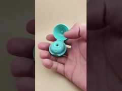 Capa esférica mate lisa de plástico cian para botellas cosméticas