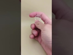 Tapa de plástico pequeña, transparente, redonda y estriada para botellas de cosméticos