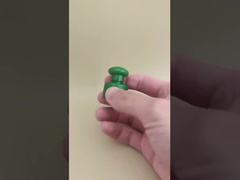 Tapa lisa de plástico verde con botón para botellas cosméticas