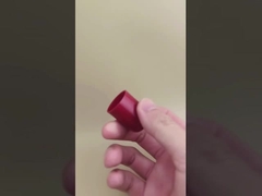 Bonito diseño tapa de plástico rojo para botellas de cuidado de la piel