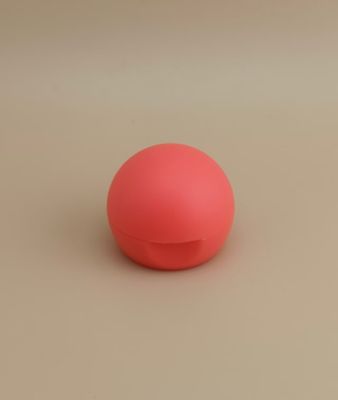 Capa esférica mate lisa de plástico rojo claro para botellas cosméticas