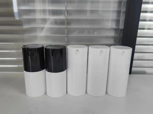 Botella de bomba mini sin aire de plástico de PP para cosméticos