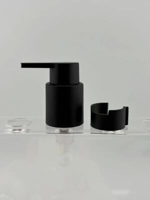 28/410 Bomba de crema de plástico negro mate con clip para envases de cosméticos