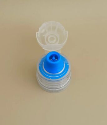 Bonito diseño de tapa redonda de plástico transparente con estrías para botellas de cuidado de la piel