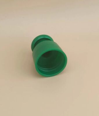 Tapa lisa de plástico verde con botón para botellas cosméticas