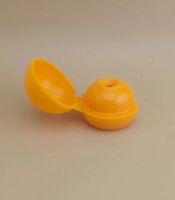 Capa esférica de plástico amarillo liso y mate para botellas de cosméticos
