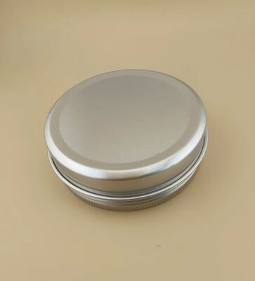 Gran caja de aluminio plateado con tapa de tornillo para cosméticos
