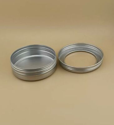 Gran caja de aluminio plateado con tapa de tornillo transparente para cosméticos