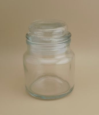 Delicado diseño de una copa de vela clara para el festival