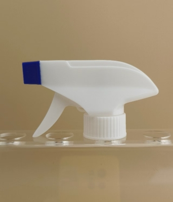 Pulverizador de bomba de disparo blanco de plástico de PP Botón rojo K101-8 para botellas de cosméticos