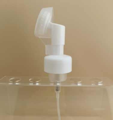 Diseño delicado de plástico blanco con bomba de espuma grande y cepillo para botellas de gel de ducha