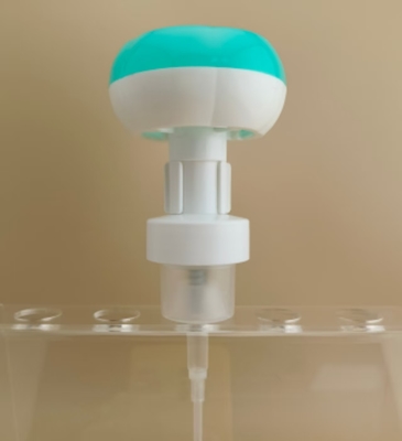Bonito diseño bomba de espuma en forma de flor de plástico cian para botellas de desinfectante de manos para niños