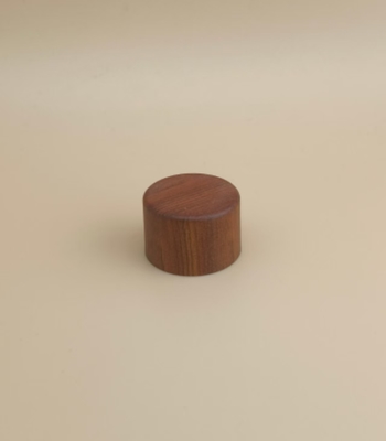 Capa lisa de plástico redondo de grano de madera para botellas cosméticas