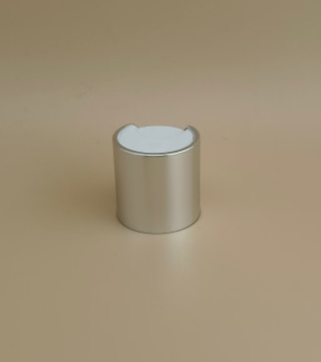 Botellas de cuidado de la piel de plástico y aluminio plateado con tapa lisa y botón blanco